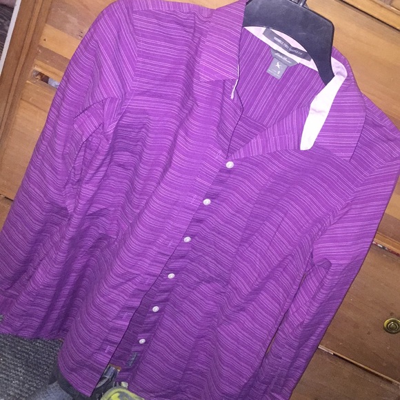 Eddie Bauer Shaped Fit Button Down Small - Picture 4 of 8